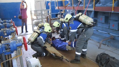 Эвакуация пострадавшего работника на газоспасательную базу