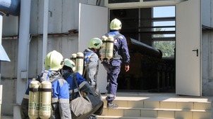 Газоспасательное отделение  Северо-Кавказского военизированного отряда следует в загазованную зону для поиска и эвакуации пострадавшего